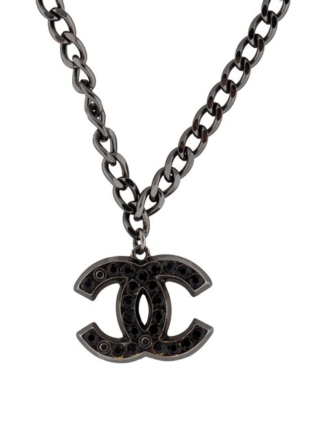 chanel black pendant necklace